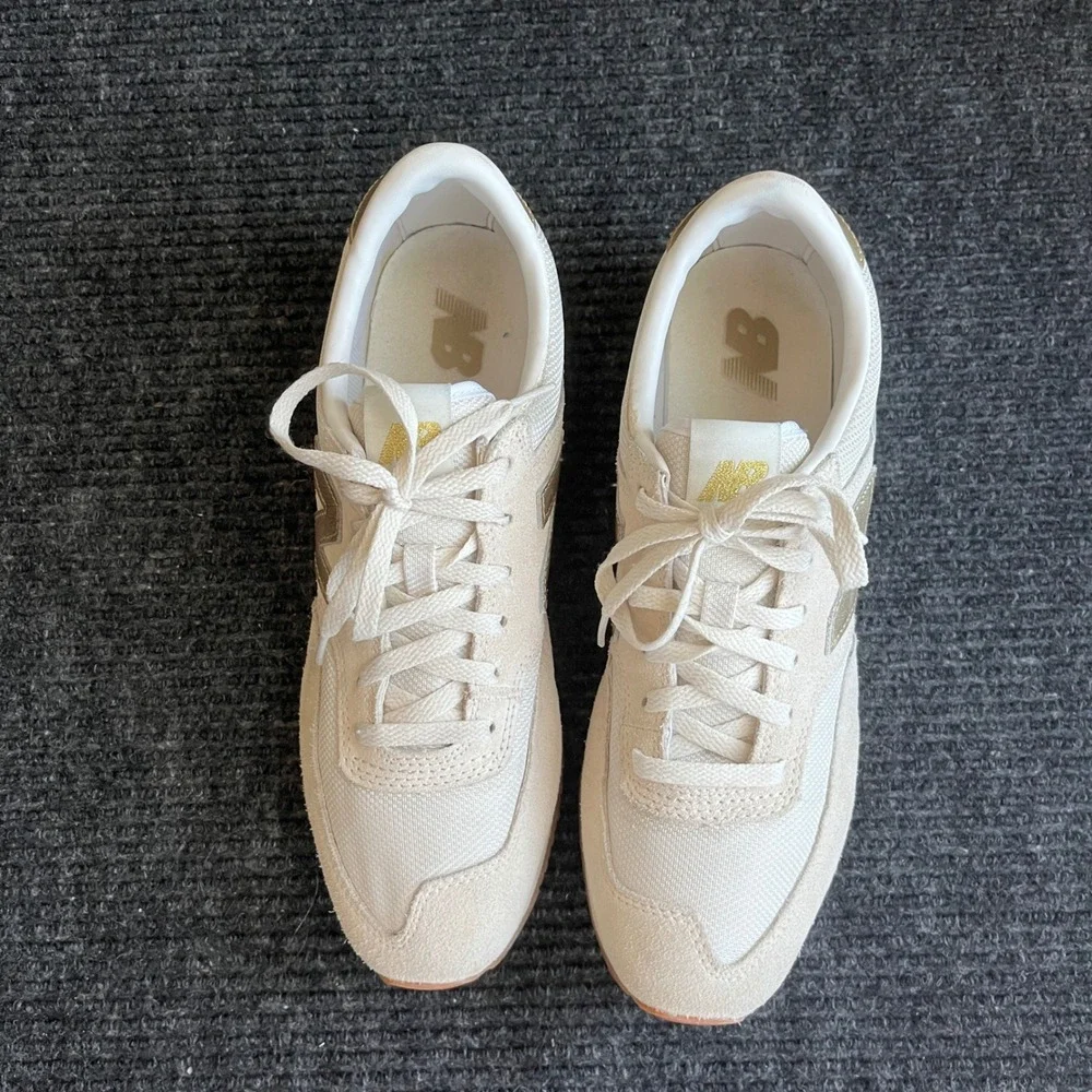 New Balance 620 Womens Sneakers Cream Gold Metallic Retro Running Shoes Neutral